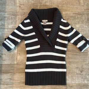 Arizona Womens Sweater Med Gray White Striped Short Sleeve Shawl Collar V-Neck